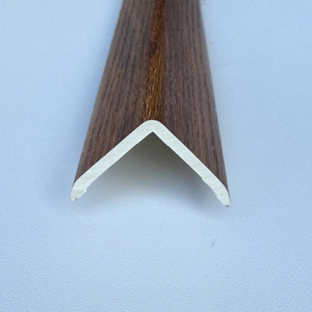 Overlapping stair nose (colour-matched)