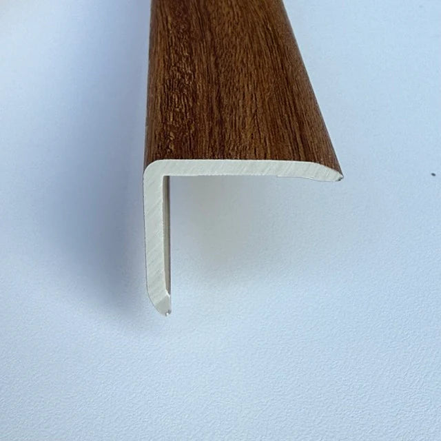 Overlapping stair nose (colour-matched)
